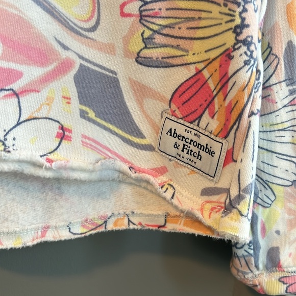 Abercrombie kid floral sweater. - Picture 2 of 4